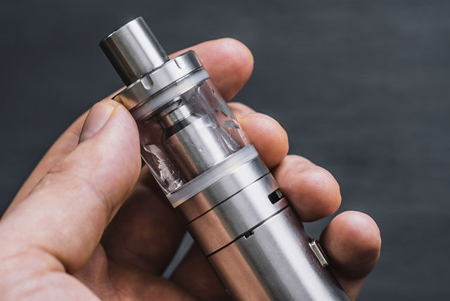 Comment utiliser sa e-cigarette : guide complet pour débutants et experts