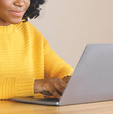 Mulher Trabalhando no laptop