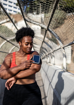 salarié participant à un défi sportif connecté