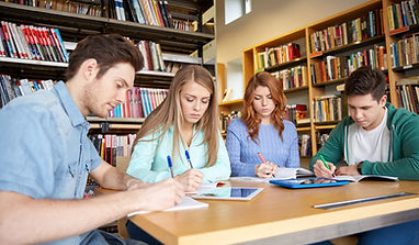 Étudiants à la bibliothéque