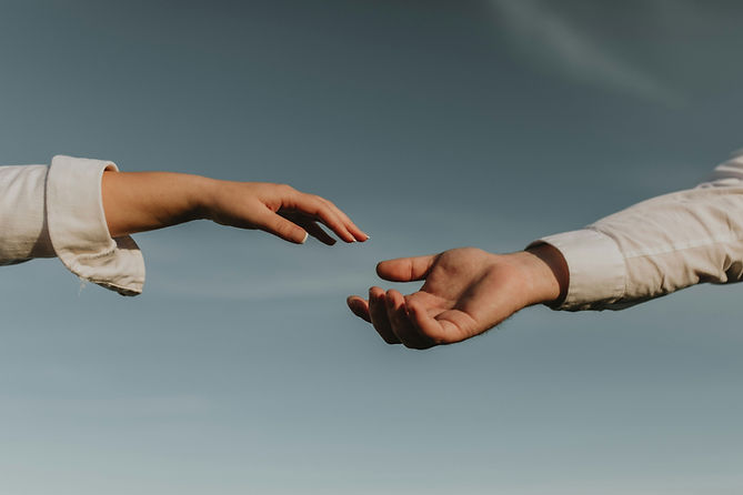 Les mains tendues