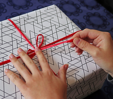 Unwrapping Gift Box  