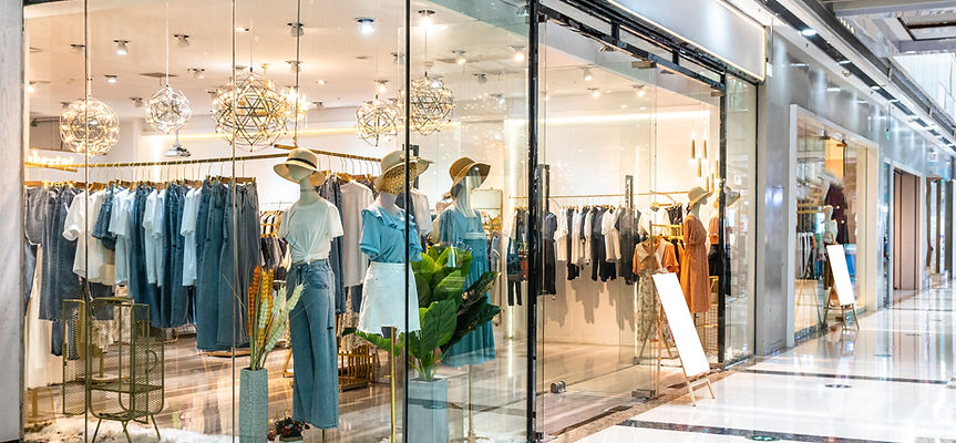 Magasin de vêtements dans le centre commercial