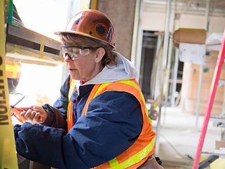 Ouvrier sur un chantier de construction