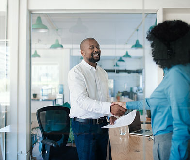 Für Unternehmen, die KI strukturiert in ihre Arbeitsweisen integrieren und ihre Organisation zukunftsfähig aufstellen möchten