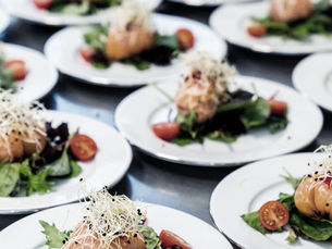 Comment un traiteur casher peut s’adapter à des demandes spécifiques (végétariennes, véganes, etc.)