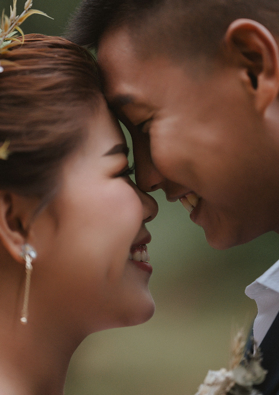 Wedding Photography by Blake Ferguson showcases a Happy Couple Touching Foreheads in Ontario, Canada.