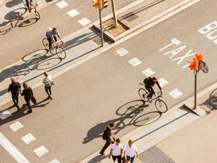 La ville est faite pour la voiture, mais le vélo reprend sa place !
