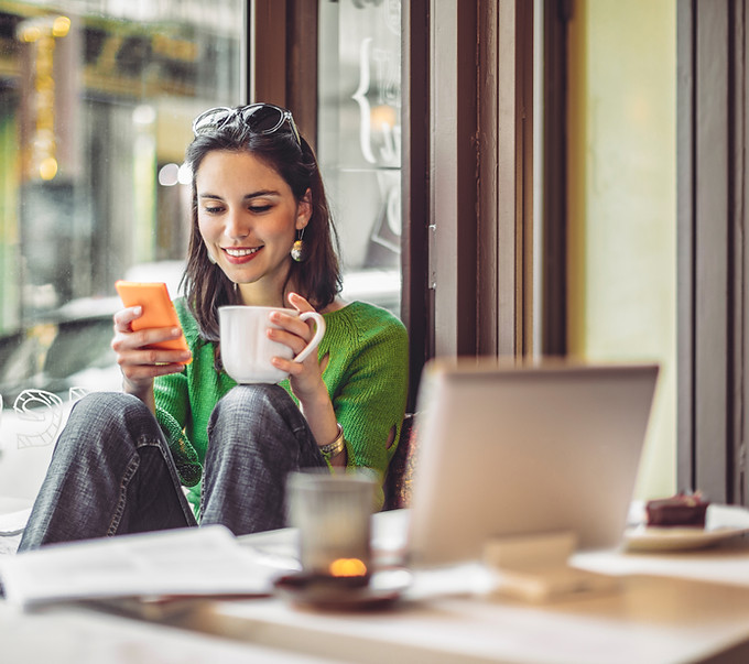 Disfrutando un café