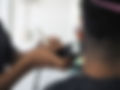 Gros plan sur une coupe de cheveux