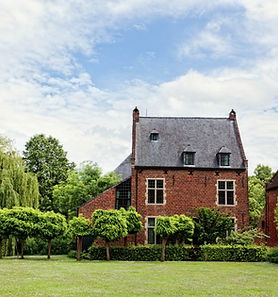 古いレンガ造りの家