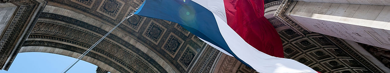 Sous l'Arc de Triomphe