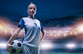 Jogador de futebol feminino jovem