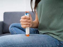 Injecting adrenaline for anaphylaxis