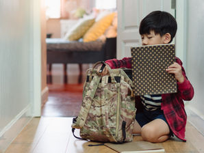 Pourquoi les enfants dyspraxiques peinent à ranger leur chambre ou leur cartable ?