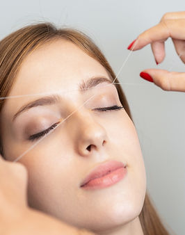 Enhebrado de cejas