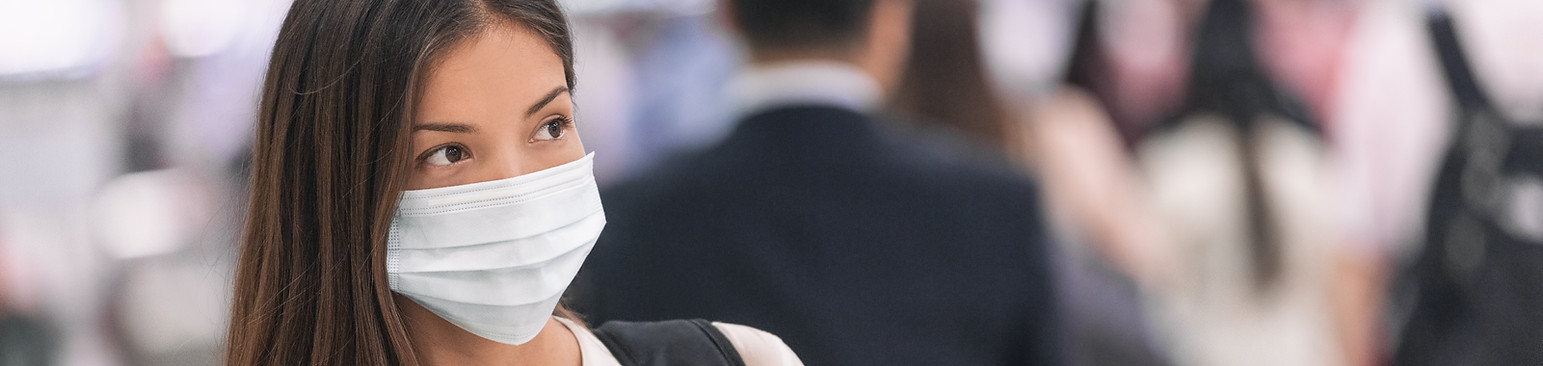 Femme, à, masque papier