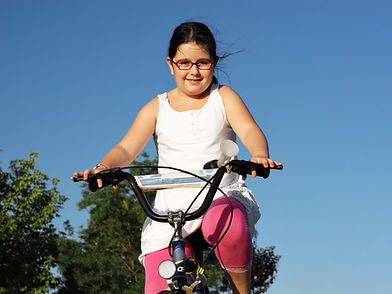 Garota de bicicleta