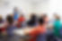 Élèves et professeurs dans une salle de