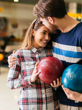 couple bowling