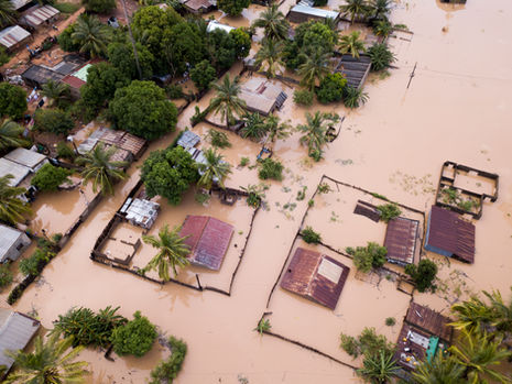 From Droughts to Floods: Climate Extremes and Their Impact on the Thai Economy