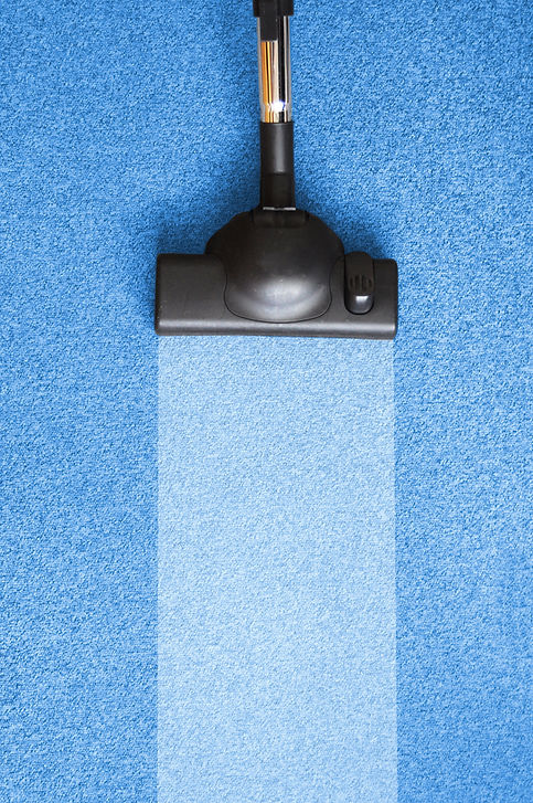 Passer l'aspirateur sur une surface bleue