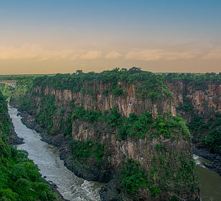 Paisaje de cañón fluvial