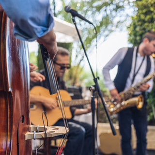 Band spielt Konzert