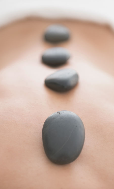 Massage aux pierres chaudes