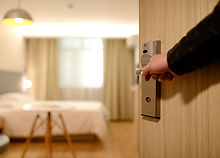 Entrée de la chambre d'hôtel