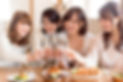 若い女性、女子会、4人、乾杯、レストラン