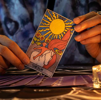 Psychic woman healer showing sun tarot card reading