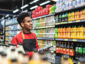 Tribunal mantém multa por exposição de produtos vencidos em rede de supermercados