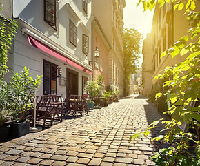 Beschauliche Gasse im Sonnenschein