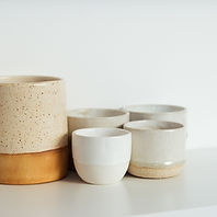Tasses en céramique minimalistes