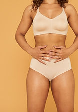 Femme en beige