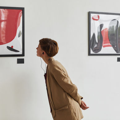 Preparing Professionally for a Gallery Meeting: Steps to Secure Art Representation