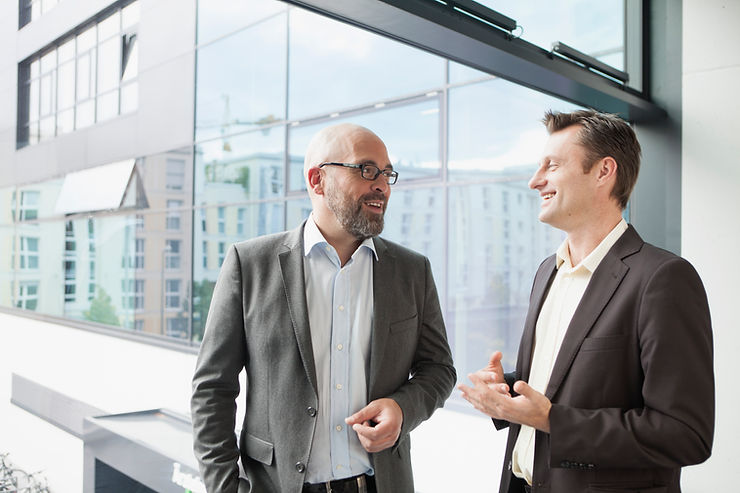 How to Break the Ice: 8 Effective Conversation Starters for Networking At Events and Conferences!