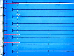 Vue aérienne d'une piscine