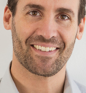 Portrait d'homme souriant