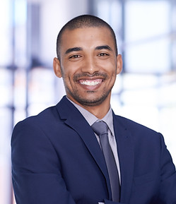 El hombre de negocios sonriendo