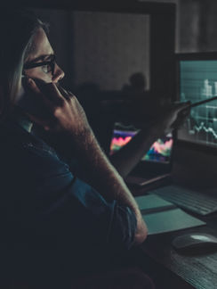 Mercado de Criptomoedas Entra em Colapso Após Nova Escalada Tarifária de Trump Contra a China