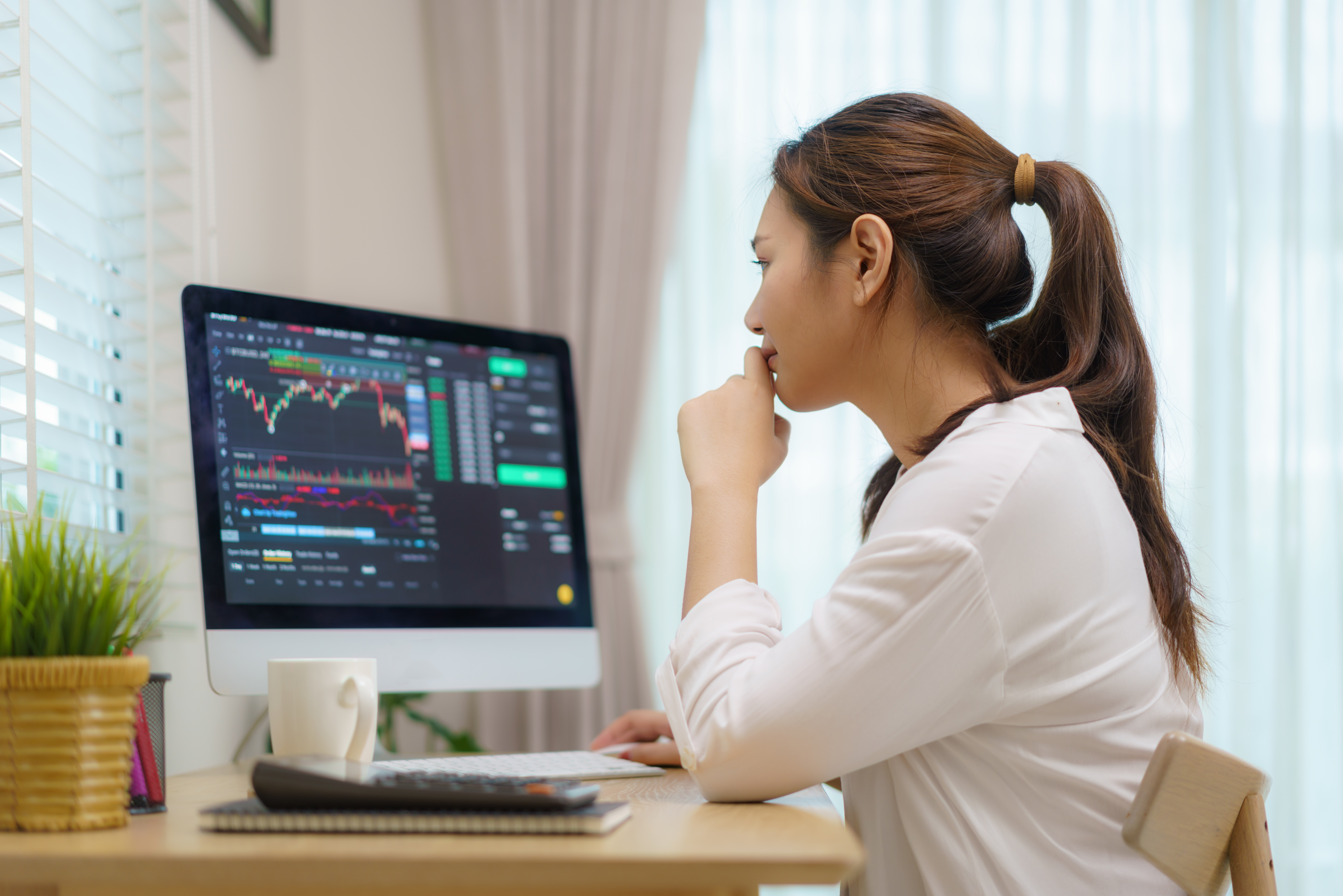 A woman analysing stocks