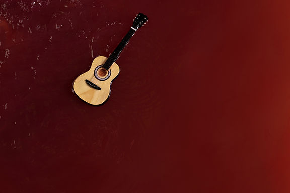 ギター・オン・レッド