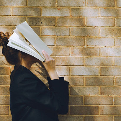 Vrouw met een boek