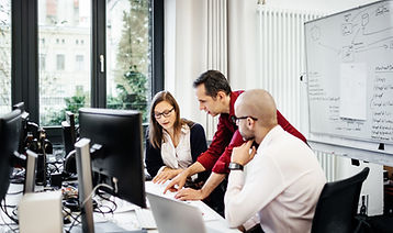 Escena de colaboración en equipo