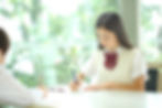 勉強する女子中学生