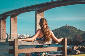 Mulher admirando vista