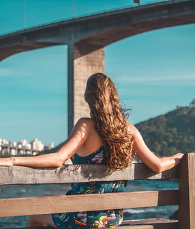 Mulher admirando vista