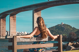 Mulher admirando vista
